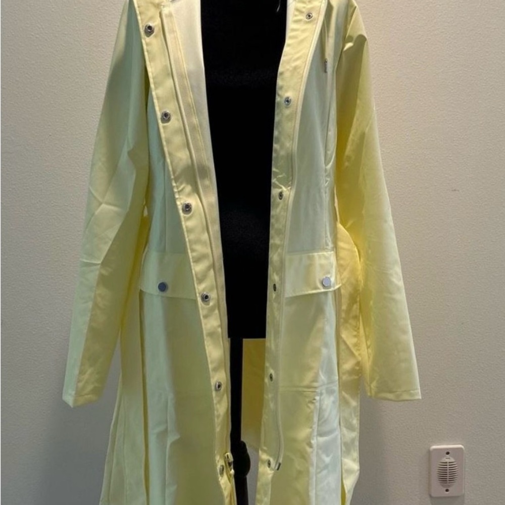 Rains Curve W Jacket in Straw Size: Medium NWT - Picture 5 of 10